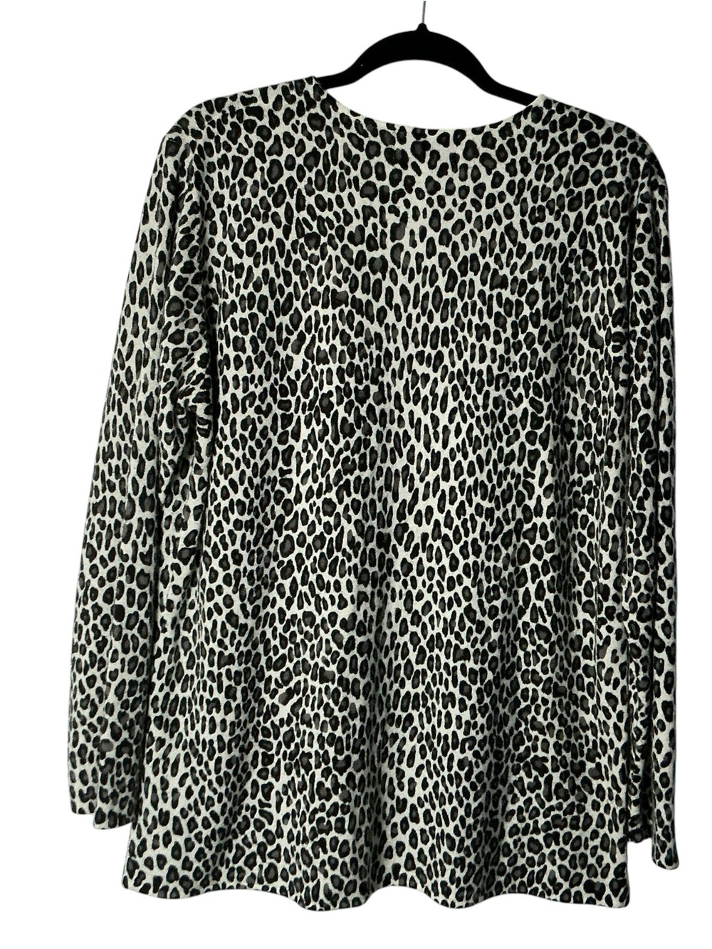 Susan Graver Style Snow Leopard Print Tunic Sweater Large V-Neck Side Slits Gray - Picture 4 of 8